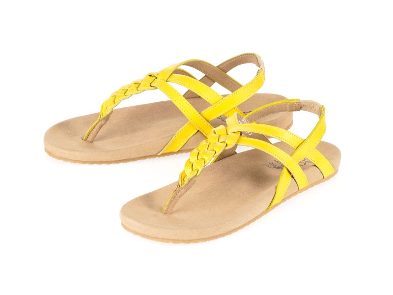 รูปด้านหน้า รองเท้าแตะเพื่อสุขภาพ Klas & Sylph แบบหูคีบมีสายรัดส้นเท้า รุ่น Calista สีเหลือง