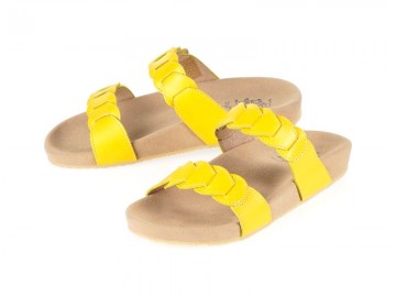 รูปด้านหน้า รองเท้าแตะเพื่อสุขภาพ Klas & Sylph แบบสวม รุ่น Effie สีเหลือง ลดอาการปวดรองช้ำ ปวดส้นเท้า