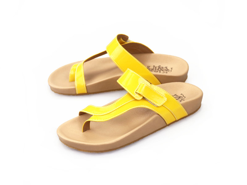 รูปด้านหน้า รองเท้าแตะเพื่อสุขภาพผู้หญิง Klas & Sylph แบบหูคีบกันน้ำ รุ่น Tracy สีเหลือง ลดอาการปวดรองช้ำ ปวดส้นเท้า